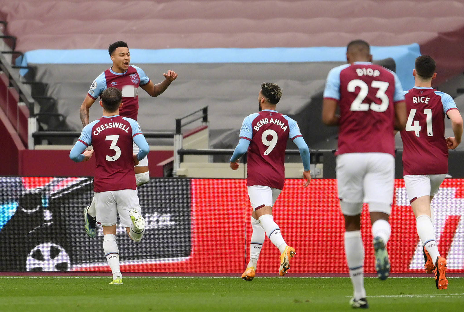 两人不但反 两人不但反