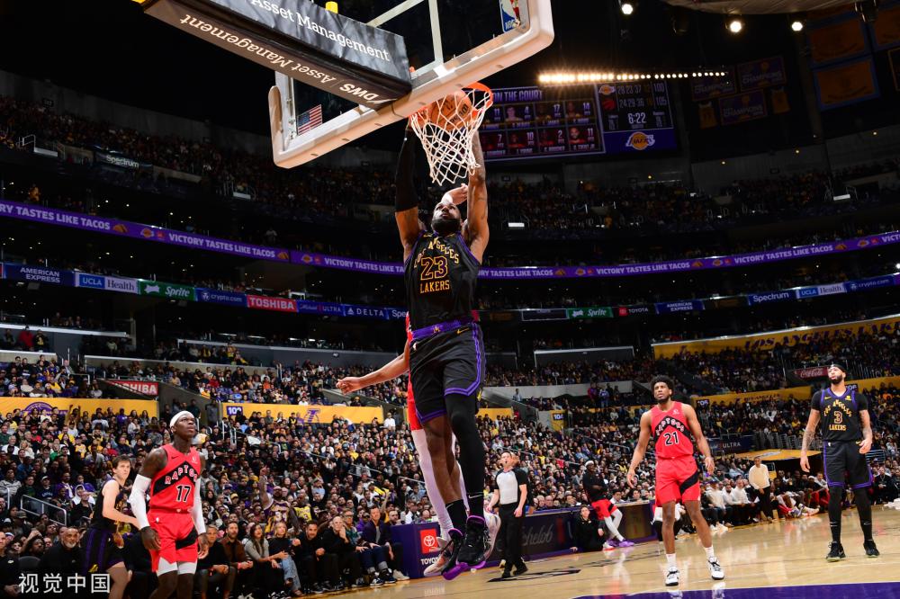 他从小便展 他从小便展